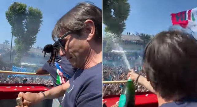 Festa scudetto Napoli, scatenato anche Conte che stappa lo champagne | VIDEO
