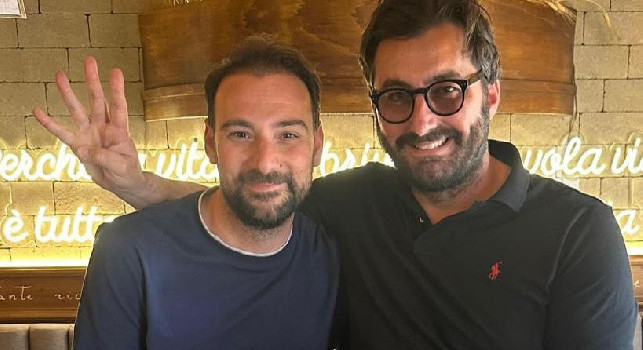 Manna è rientrato Napoli, pranzo in un noto locale: pizza speciale per il direttore azzurro | FOTO
