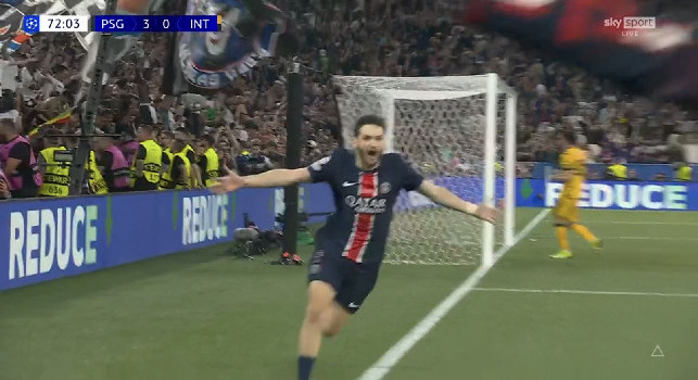 Festeggiamenti Psg, Kvaratskhelia mostra il pullman scoperto per la Champions | FOTO