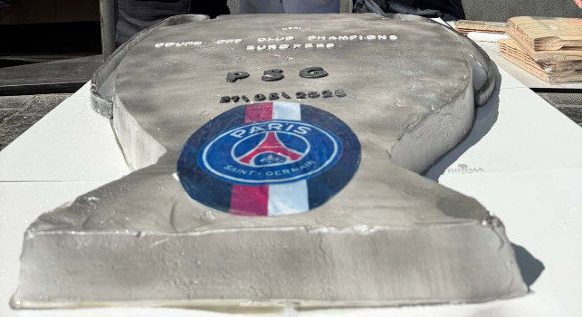 Napoli, da Poppella una torta di 30kg per festeggiare la Champions del PSG! | FOTO