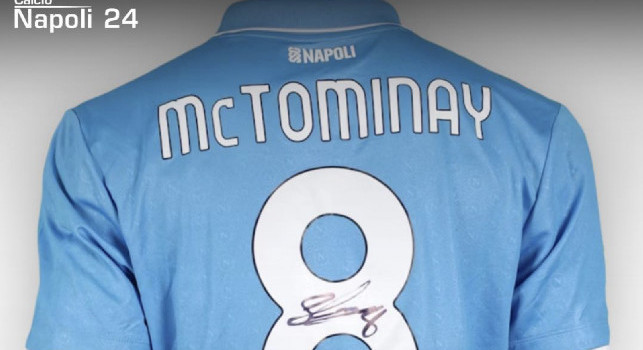 Clamoroso maglia McTominay Napoli-Cagliari: venduta all'asta a una cifra pazzesca | FOTO