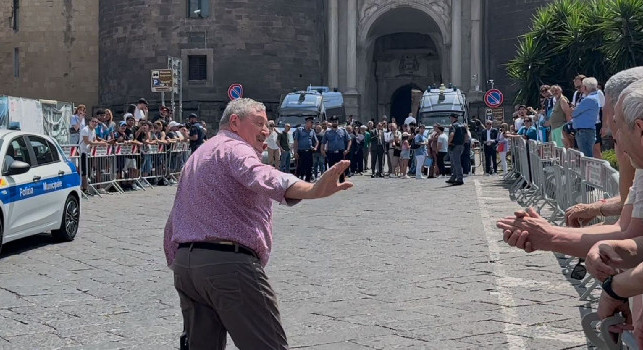 Cittadinanza onoraria Mertens, grande accoglienza per Starace al Maschio Angioino | VIDEO CN24