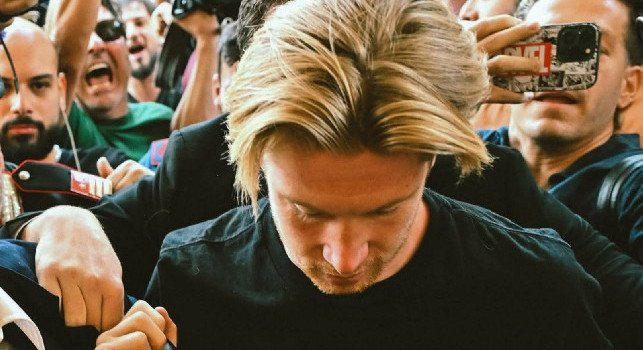 De Bruyne si annuncia ai tifosi del Napoli: Sono qui