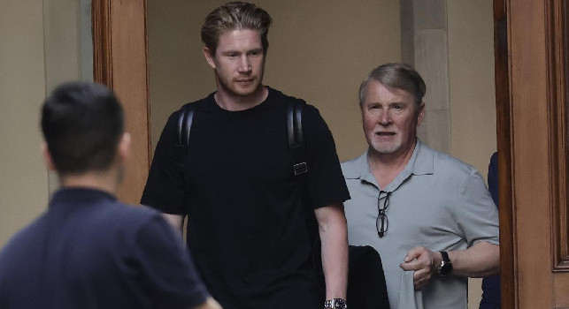 De Bruyne-Napoli, si valutano due ipotesi per la presentazione. Novità sul raduno prima di Dimaro