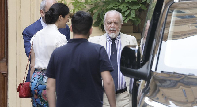 De Laurentiis e Conte hanno mandato un messaggio alle rivali: ds Manna alla ricerca di profili che portino il Napoli in un'altra dimensione