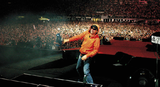 Vasco Rossi in concerto al Maradona: Quando arrivo a Napoli respiro, poi l'omaggio a Pino Daniele