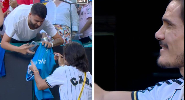 Il gesto di Cavani che fa emozionare tutti i tifosi del Napoli | FOTO