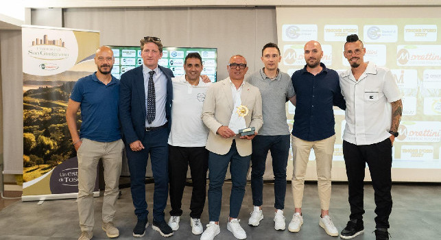 Timone d’Oro 2025 all'ex Napoli Calzona: Un orgoglio che condivido con il mio staff, dedico il premio a...