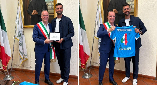 Premiato il fisioterapista del Napoli Mennella dopo la vittoria dello Scudetto | FOTO