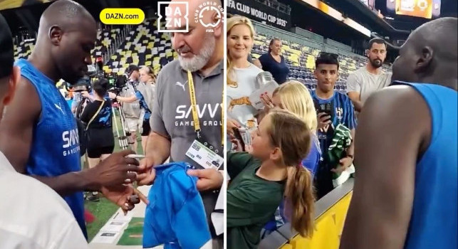 Gioia Koulibaly, si dedica ai tifosi dopo la qualificazione con l'Al Hilal | VIDEO