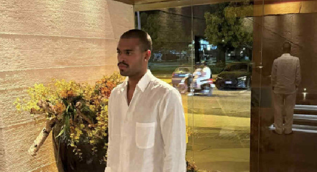 Ngonge posa sui social e Juan Jesus lo prende in giro: Hai quasi battuto Mazzocchi | FOTO