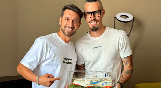 Partita d'addio al calcio di Hamsik: Marek in campo con delle scarpette personalizzate | FOTO