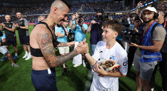 Hamsik dice addio al calcio, gesto da brividi al termine della partita | VIDEO CN24
