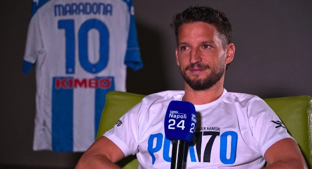 Mertens torna a Napoli, in campo al Maradona: A casa mia, per salutarvi tutti! | FOTO