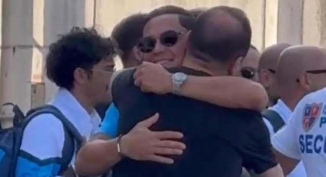SSC Napoli a Capodichino, si parte per Dimaro! Ecco l'arrivo della squadra in aeroporto | VIDEO