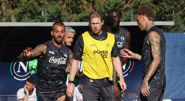 Ritiro Napoli, che giocate in partitella: il 1Âº gol di Raspadori, sombrero Zerbin e \'debutto\' per De Bruyne-Lang-Marianucci! | VIDEO INTEGRALE