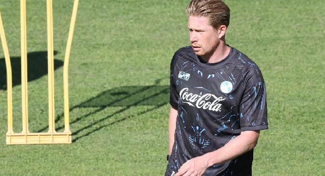 Come giocherà il Napoli 2025/26? Da Dimaro arrivano due indizi: Conte ha scelto la posizione di De Bruyne