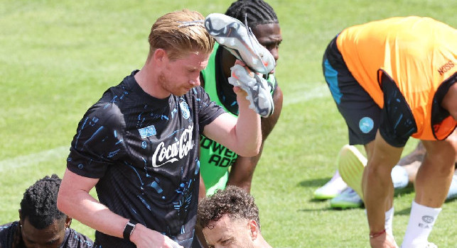 De Bruyne 'scarpe in mano', il 'debutto' di Lucca ed il gesto di Conte: le emozioni del secondo allenamento | FOTOGALLERY CN24