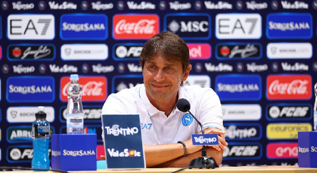 Conte in conferenza stampa a Dimaro