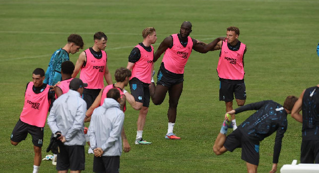 La 'prima' di Beukema, Lukaku si appoggia a Lang ed il Conte...piegato: le emozioni del pomeriggio di Dimaro | FOTOGALLERY CN24