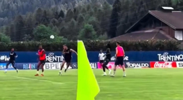 Cresce l'intesa Lang-Lucca: gol all'incrocio dell'attaccante | VIDEO