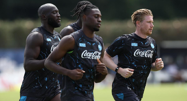 Ritiro Dimaro Napoli, giorno 4: azzurri in campo per una partitella Blu vs Rosa | DIRETTA VIDEO