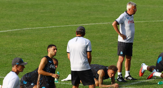 Conte <i>studia</i> Hasa: 'interrogazione' post-allenamento con il baby centrocampista | FOTO CN24
