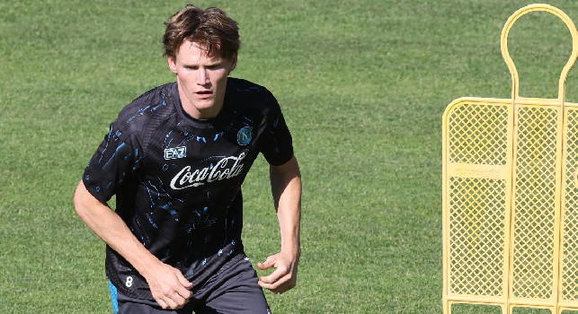 UFFICIALE - McTominay salta Napoli-Arezzo: il centrocampista non è in distinta, il motivo | FOTO