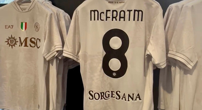 McFratm, la maglia speciale di McTominay spunta nello store SSC Napoli a Dimaro! | VIDEO CN24
