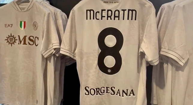 McFratm, la maglia speciale di McTominay spunta nello store SSC Napoli a Dimaro! | VIDEO CN24