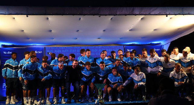 Napoli 'invade' Dimaro per Conte, Di Lorenzo e la coppa dello Scudetto! Delirio in Trentino | FOTOGALLERY CN24