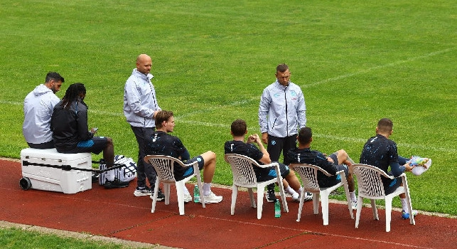Buongiorno, Gilmour, Anguissa, McTominay e Politano...spettatori di lusso a bordocampo! | FOTO CN24