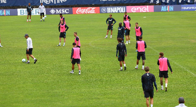 Ritiro Dimaro Napoli, giorno 10: Conte prova gli schemi anti-Catanzaro! Simeone ko, ripetute atletiche per Lukaku ed altri tre | VIDEO