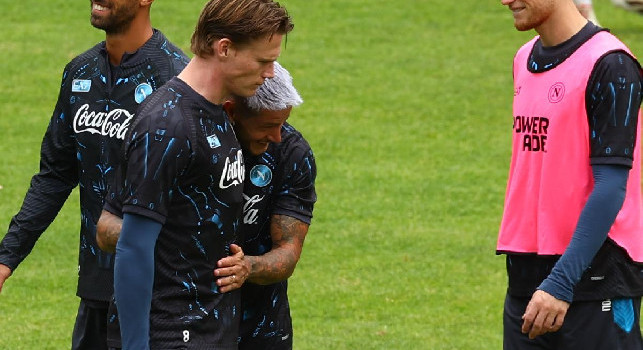 L'abbraccio tra i 'fratm' McTominay-Mazzocchi, il ko di Simeone ed il poker azzurro alle prese con le ripetute: le emozioni del mattino di Dimaro | FOTOGALLERY CN24
