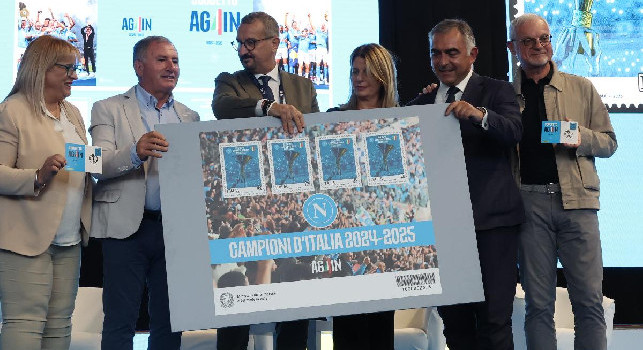Francobollo scudetto SSC Napoli, Baiesi: Simboli di una impresa sudata! Rovesciata di McTominay iconica, siamo una società virtuosa. 450mila esemplari | VIDEO & FOTOGALLERY