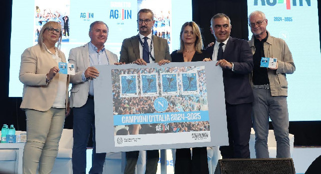 SSC Napoli, ecco il francobollo dedicato al quarto scudetto! | VIDEO CN24