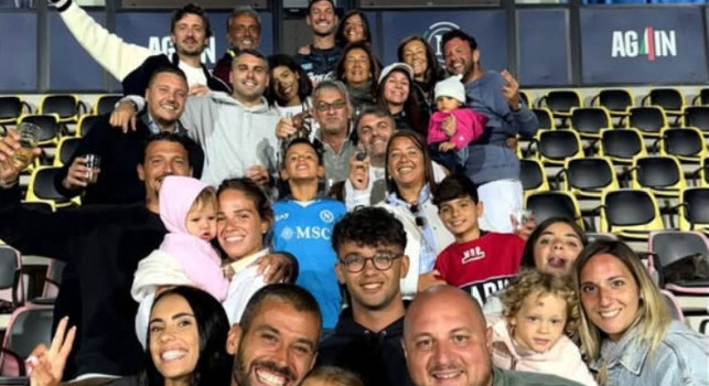 Politano compie 32 anni, festa improvvisata a fine partita in tribuna!