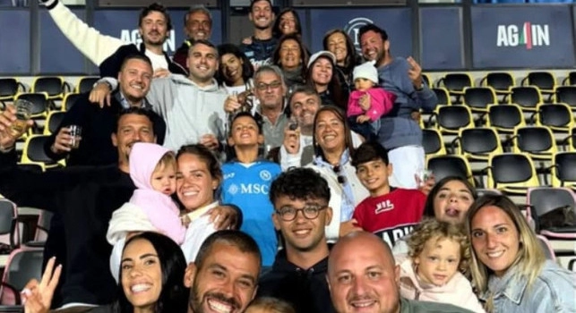 Politano compie 32 anni, festa improvvisata a fine partita in tribuna!