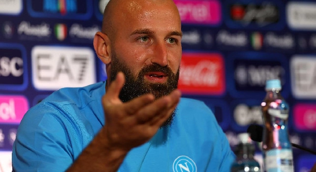 La saggezza della barba ed il dito alla tempia: la presentazione di Milinkovic-Savic | FOTOGALLERY CN24