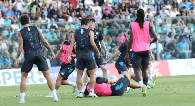 Ritiro Napoli a Castel di Sangro: partitella blu-rosa 3-0, Raspadori e Lucca poi super colpo di testa di Lang! | DIRETTA VIDEO