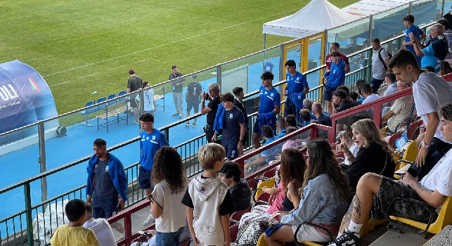 Ospiti 'professionisti' a Castel di Sangro: una delegazione del Pineto in tribune per vedere il Napoli | FOTO