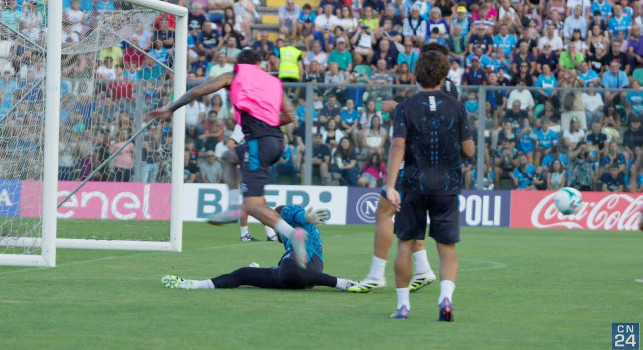 Anguissa si esalta nel dribbling, Marianucci sfodera il tiro: ecco gli highlights della partitella di oggi | VIDEO