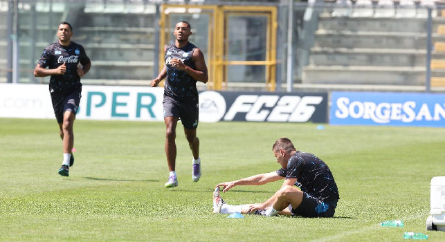 Ritiro Napoli a Castel di Sangro, allenamento mattutino: tiri in porta, Meret e Milinkovic-Savic 'bombardati'! Out Ambrosino, Buongiorno a parte | DIRETTA VIDEO