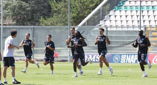 Allenamento mattutino a Castel di Sangro: Coratti fa correre il gruppo! Tiri in porta, Meret e Milinkovic-Savic 'bombardati'. Out Ambrosino e D'Angelo | VIDEO
