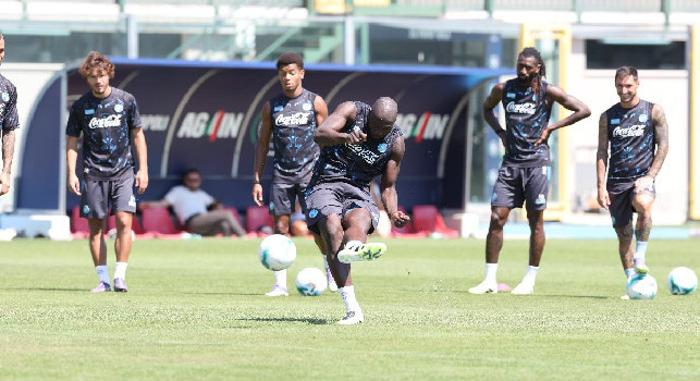 Esercitazione offensiva per il Napoli, chi ha lo stile di tiro più bello? | FOTOGALLERY CN24