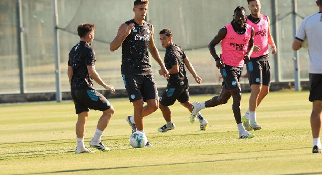 Ritiro Napoli a Castel di Sangro, allenamento pomeridiano: c'è Raspadori, 5-4 con le mini-porte: doppietta Lukaku, Neres con un super dribbling! | DIRETTA VIDEO