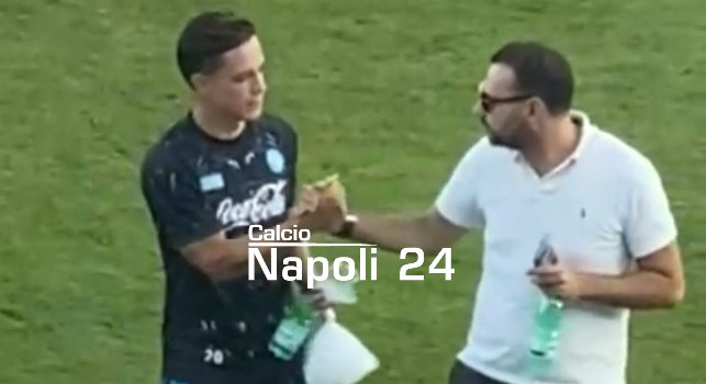 Raspadori al passo d'addio: abbraccio al ds Manna e 'cinque' all'uscita dal campo | FOTO CN24