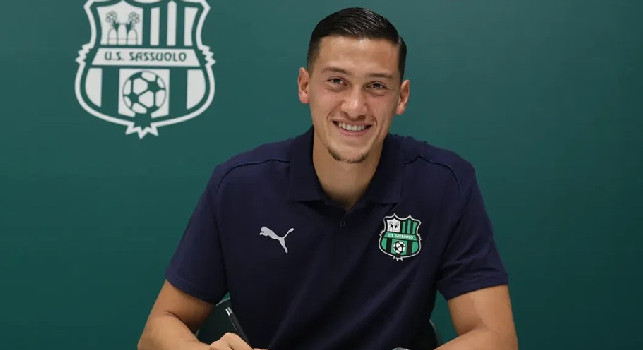 Adesso è ufficiale, Idzes è un nuovo calciatore del Sassuolo: Da tutta la famiglia neroverde, benvenuto Jay!