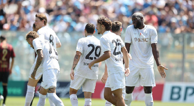 La smorfia di Lukaku ad Hasa, Olivera 'incappucciato' e la farfalla in campo: le emozioni di Napoli-Sorrento 4-0 | FOTOGALLERY CN24