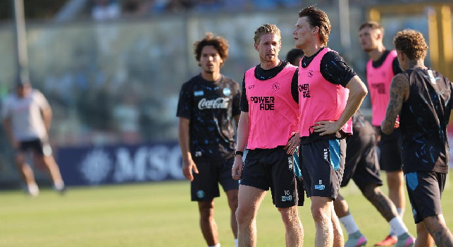 Ritiro Napoli, allenamento open: partitella a campo ridotto 3-0 rosa, la chiude Neres! | VIDEO